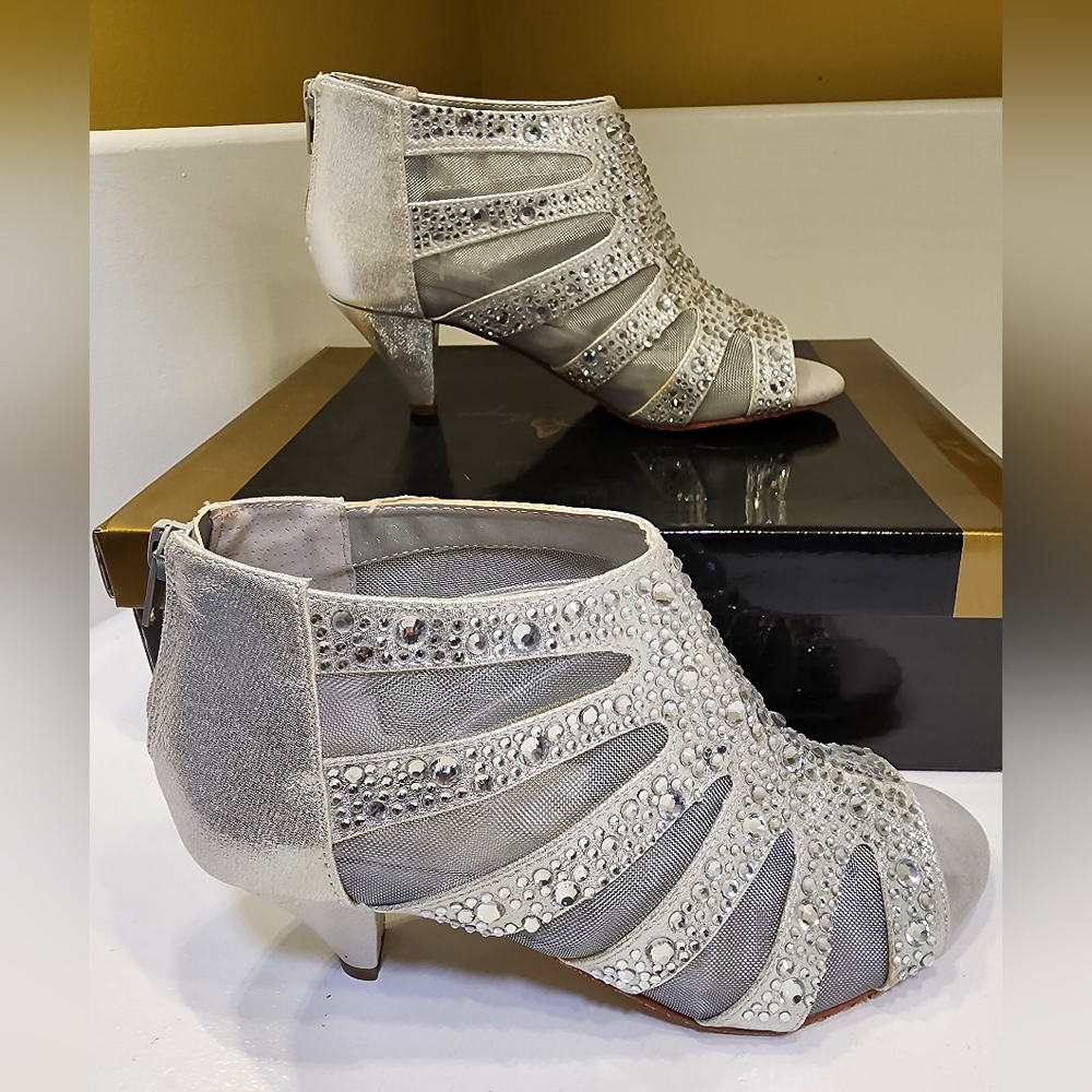 Joan Boyce - Elegant Silver Mesh Rhinestone Peep Toe Sandals - Size  6.5